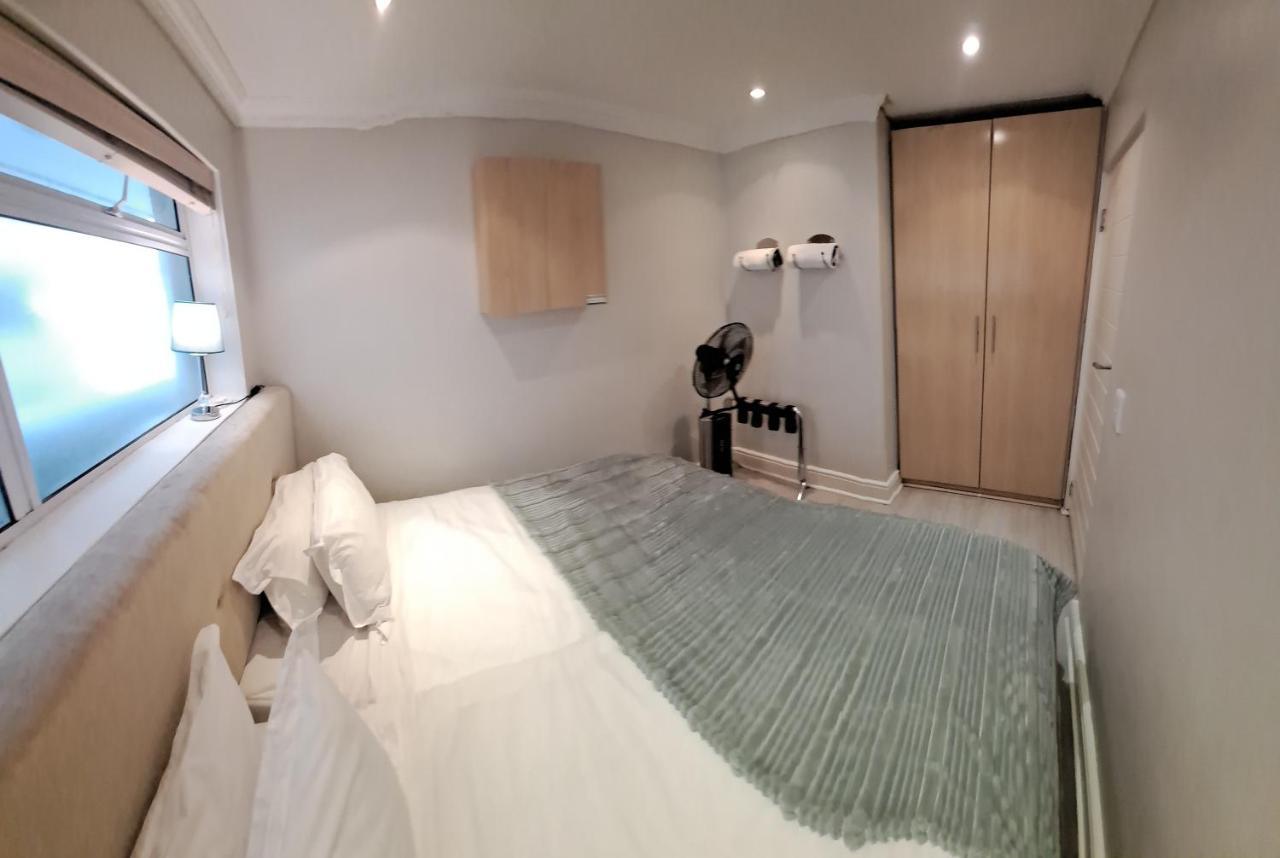 3 Bedroom Sea Facing Family Apartment Cape Town Moullie Point Exterior foto