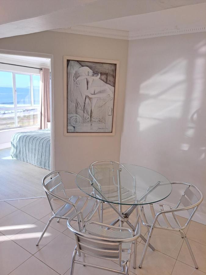 3 Bedroom Sea Facing Family Apartment Cape Town Moullie Point Exterior foto